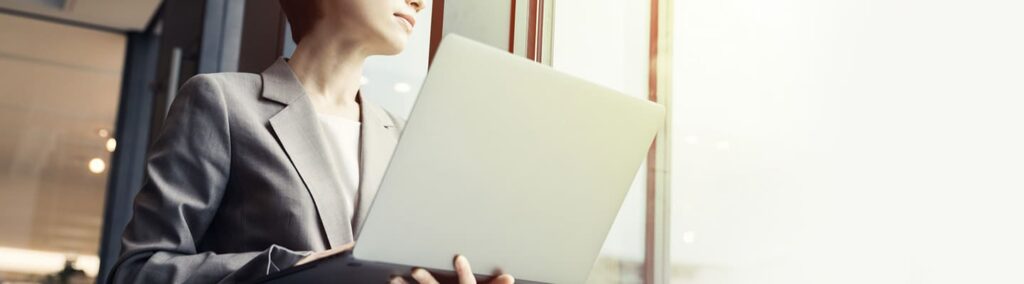 「もう限界、現場の人が足りない」そんな時、どっちを選択すべき？